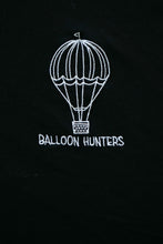 Lade das Bild in den Galerie-Viewer, Schwarzes Balloon Hunters - Shirt